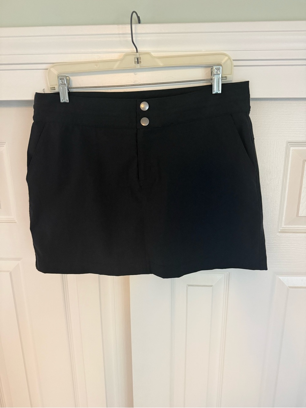 Classic Black Women's Golf Skort with Pockets
